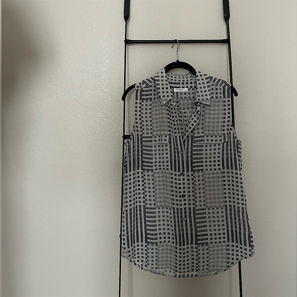 Equipment signature silk sleeveless top
